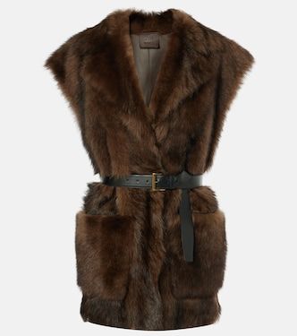 Gilet en fourrure marron avec ceinture