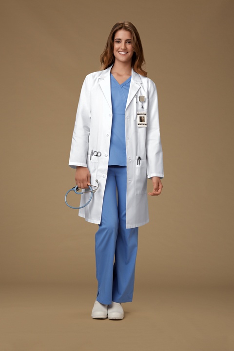 Praticienne en blouse blanche médicale avec stéthoscope · pressing cabinet médical Colblanc