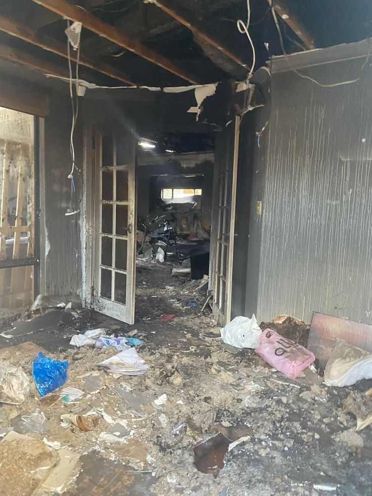 Intérieur calciné après incendie · intervention nettoyage sinistre Colblanc